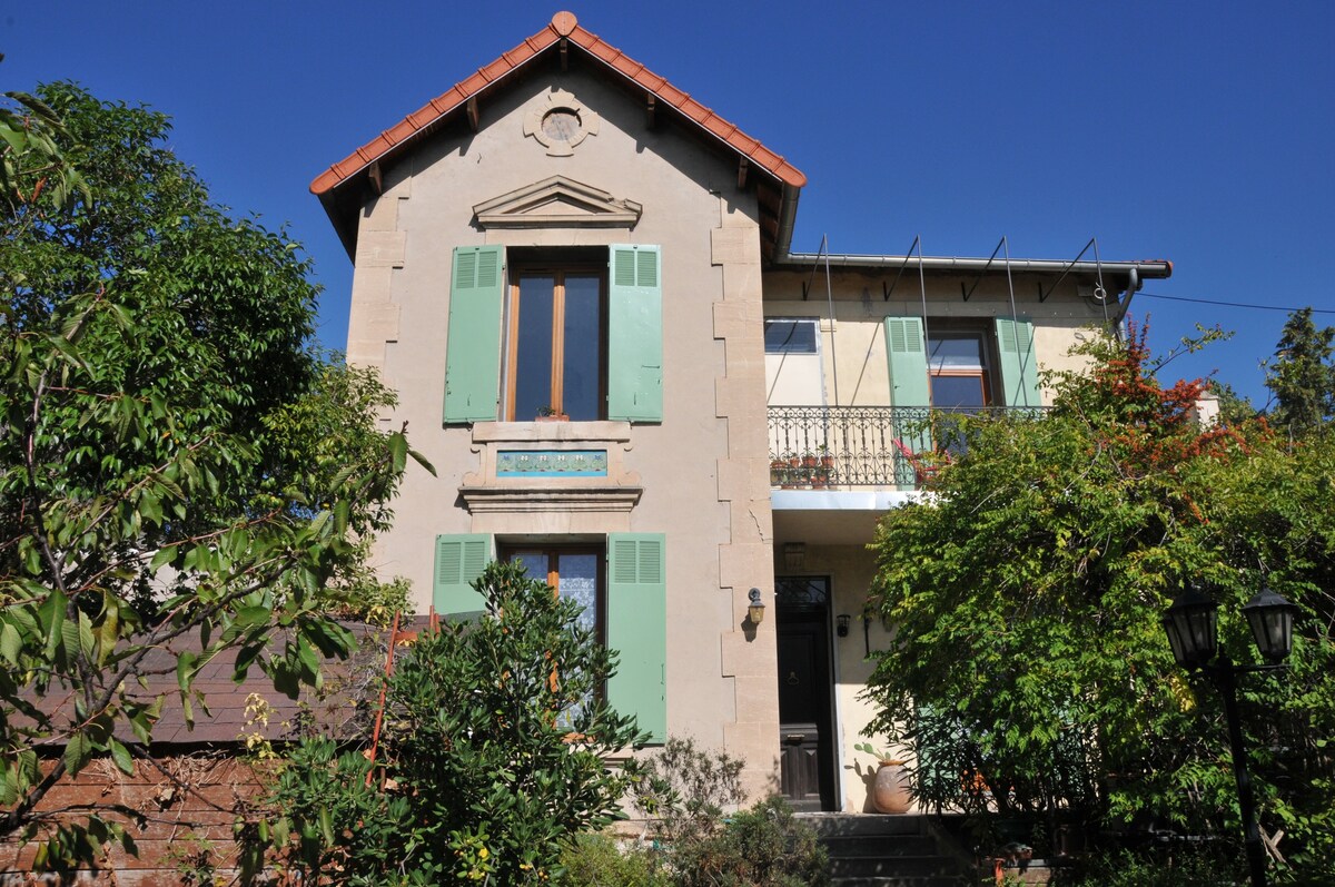 QG Marseille - Vue sur les collines de Pagnol