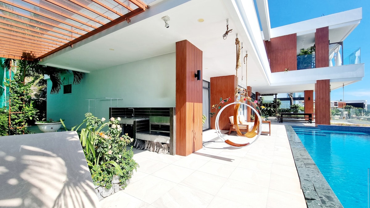 Villa 6 Bedrooms Beachfront in Nha Trang