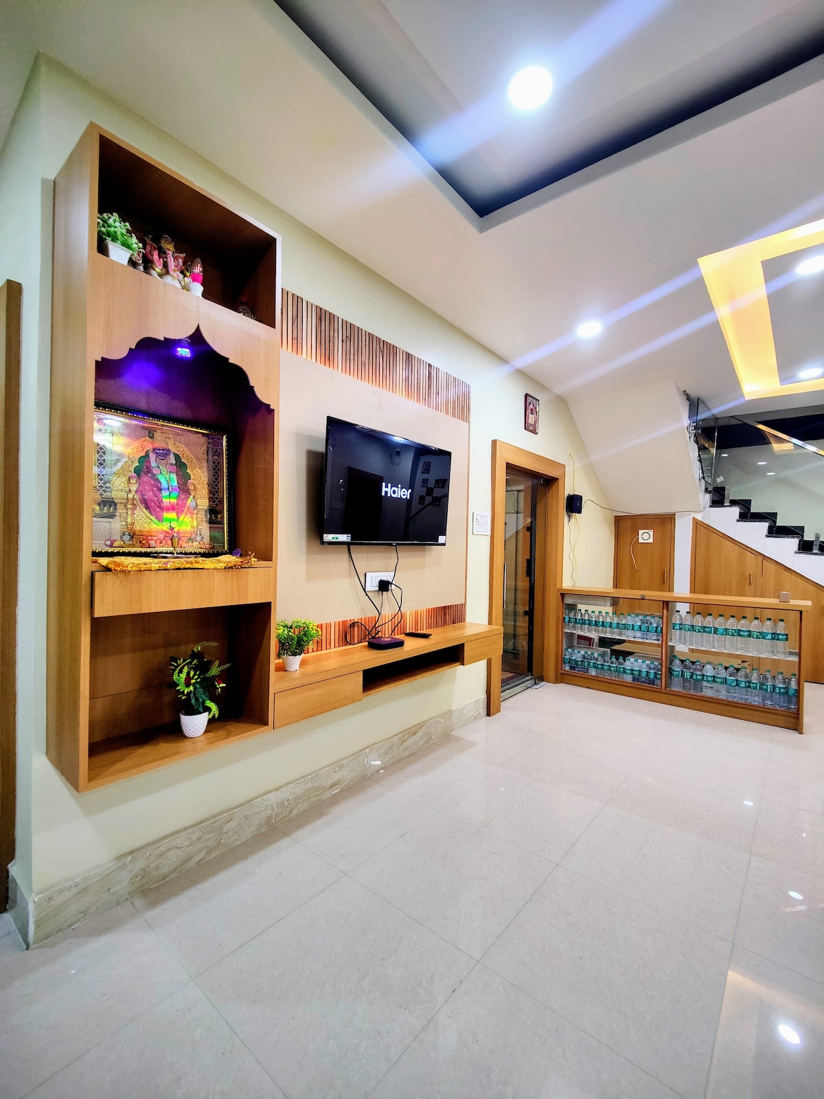 Corporate Nest- 5 min frm Airport wt FREE drop (Q)