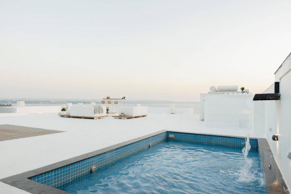 Staymaster Sea La Vie · Infinity Pool · Sea View