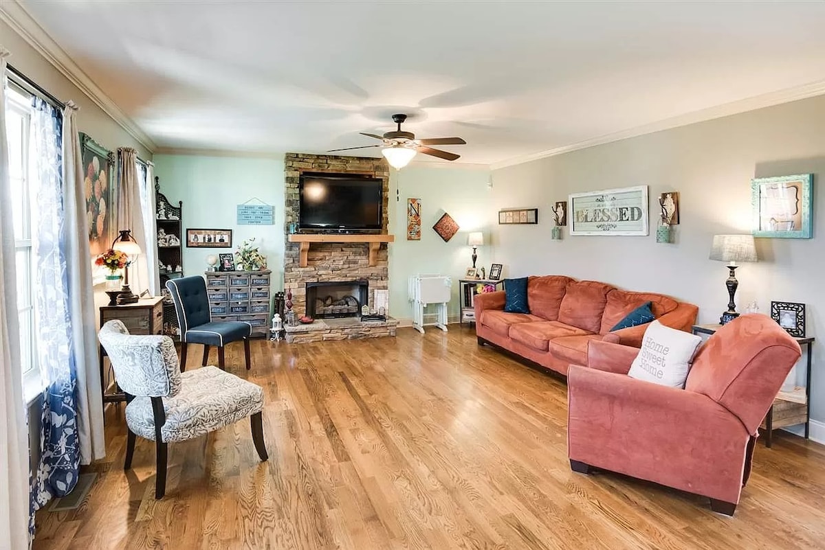 Cozy room for traveling Nurses