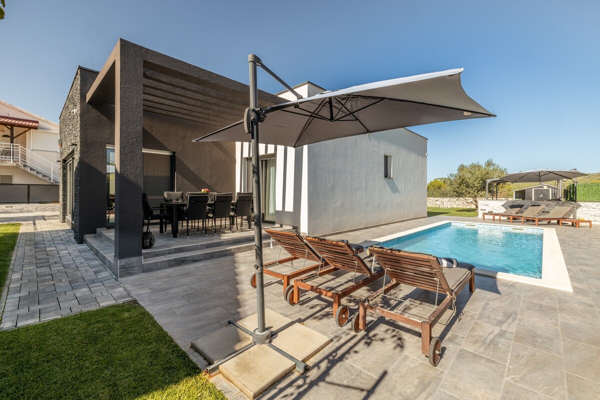 Villa A with heated pool