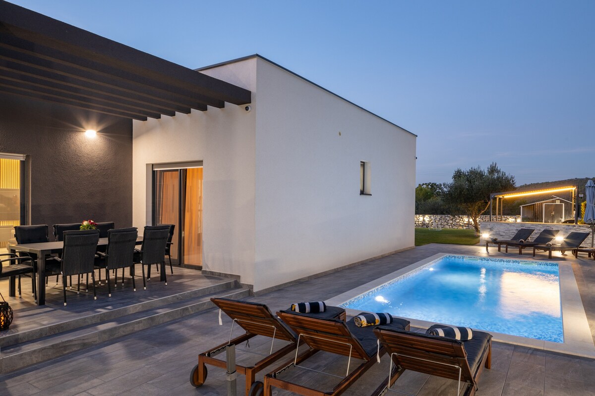 Villa A with heated pool
