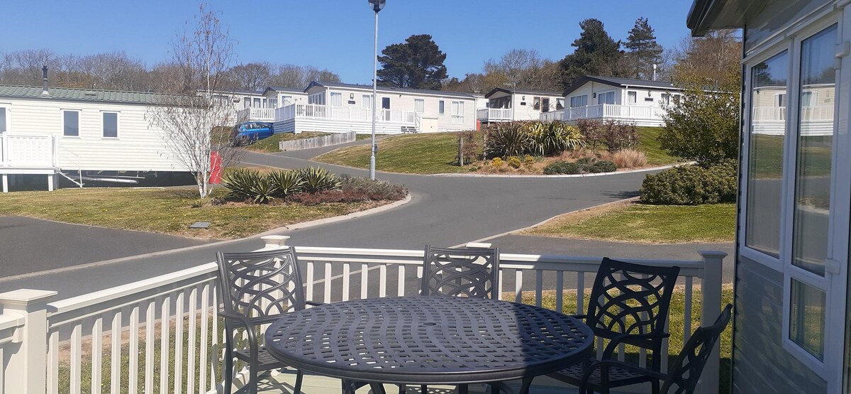 Luxurious Holiday Home Whitecliff Bay Holiday Park