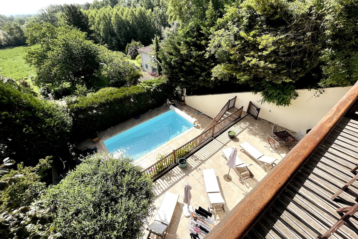 Stunning 5 bed villa w/ private pool (France)