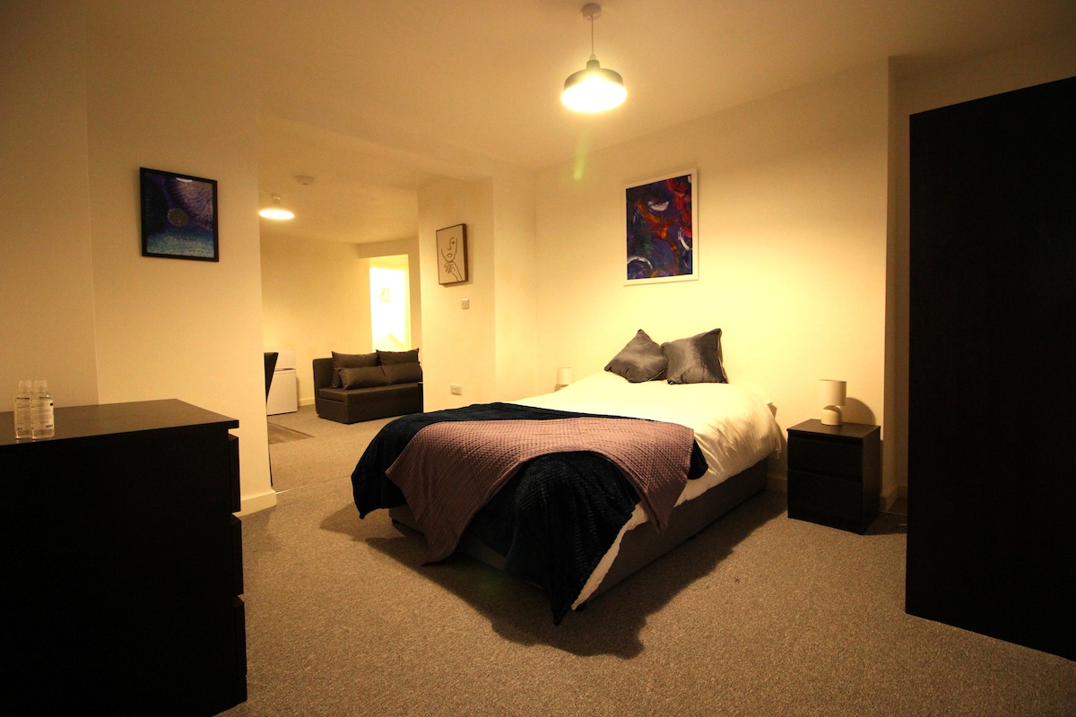 Convenience & Comfort: 1Bed Apt in Heywood