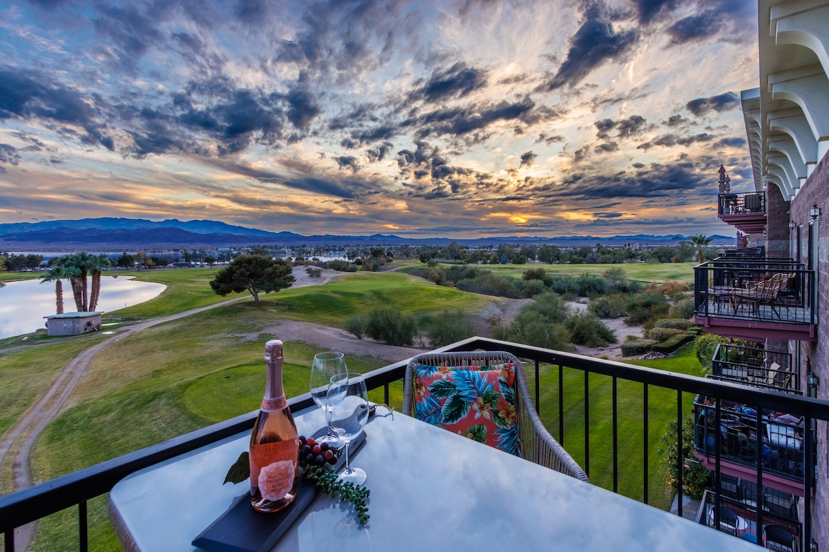 Panoramic Lake & Mountain Views!