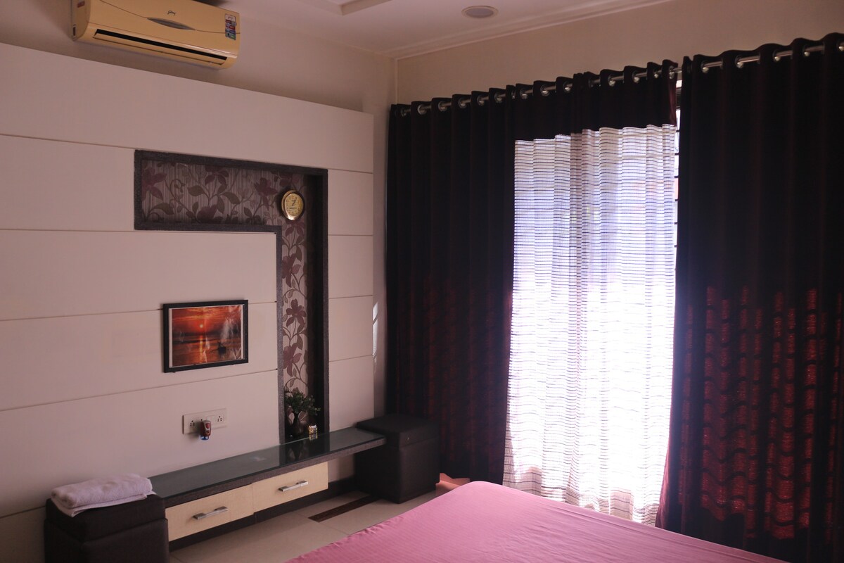 AC Bedroom with Kitchen - Floor 1