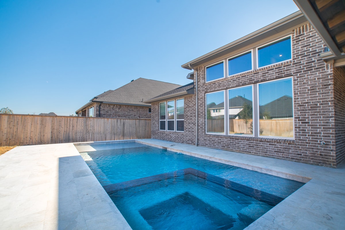 All new 4bdr w/ Pool and Media!