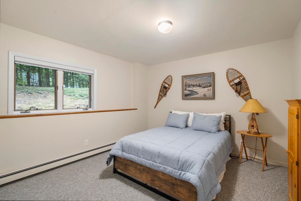 Snowshoe Haven -private lower-level apartment