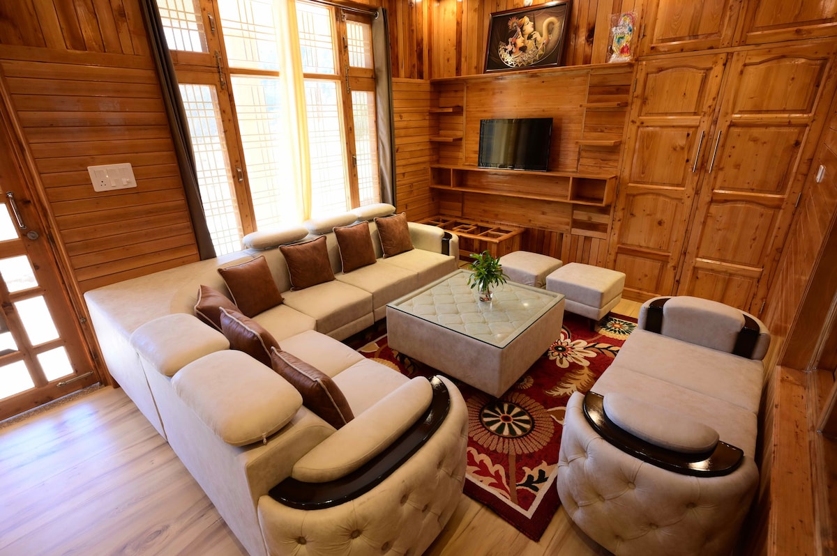 Luxury Room in a Chalet - Devalsari