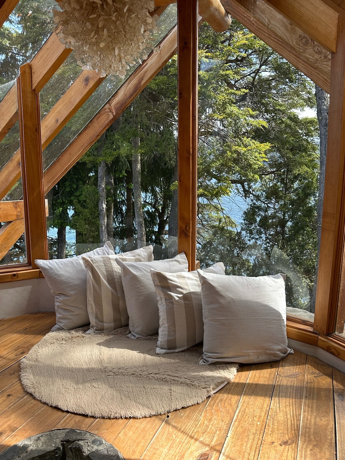 Cabaña con vista al lago.