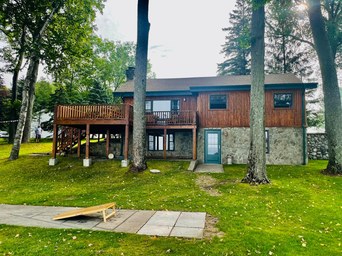 Cabin on Burt Lake - Romantic!