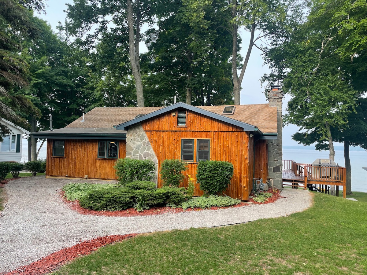 Cabin on Burt Lake - Romantic!