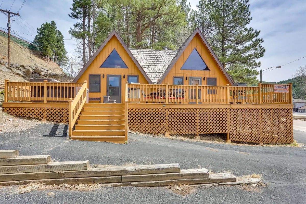 Cozy Keystone Cabin with Hot Tub