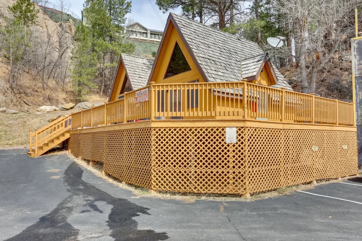 Cozy Keystone Cabin with Hot Tub