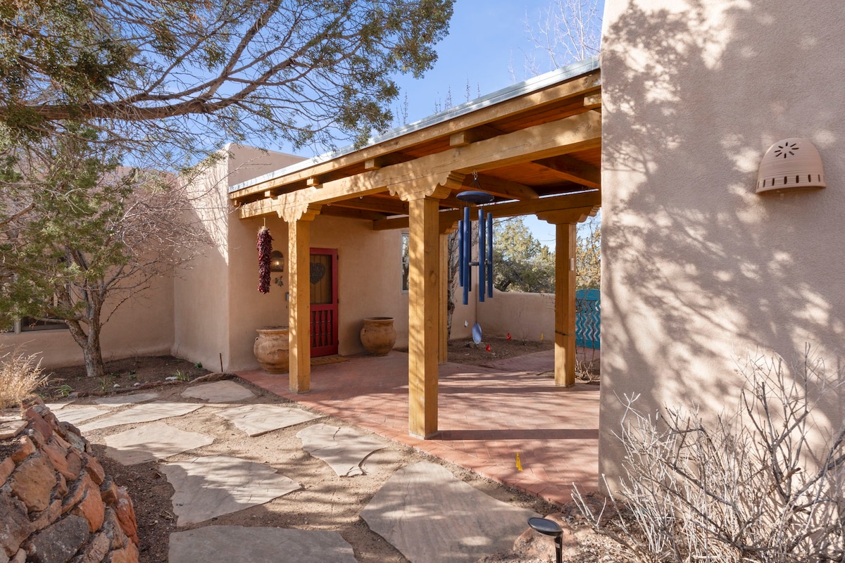 Enchanting Star Gazers Paradise Close to Santa Fe