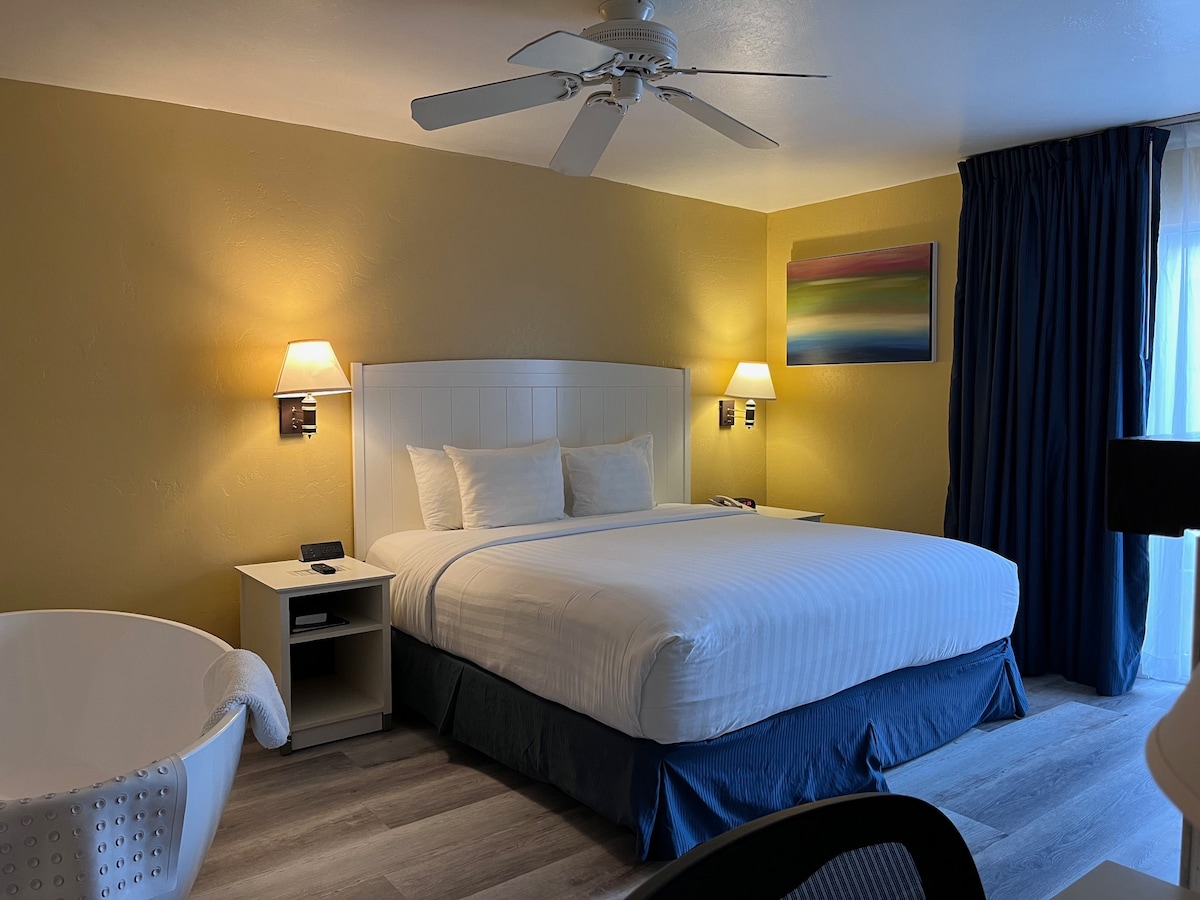 King Room with Soaking Tub