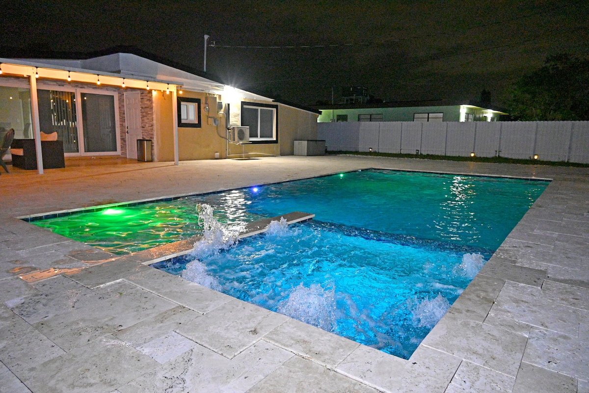 Modern Palm Springs Getaway, Private Pool