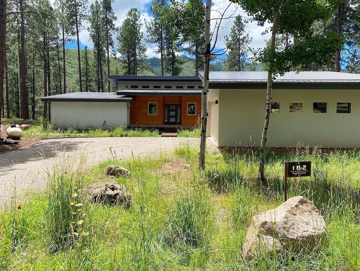 Modern Luxury Home, Minutes from Vallecito Lake
