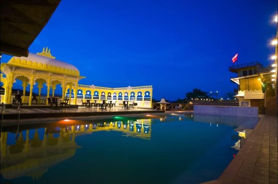 15BR Palatial Stay w Private Pool- Udaipur