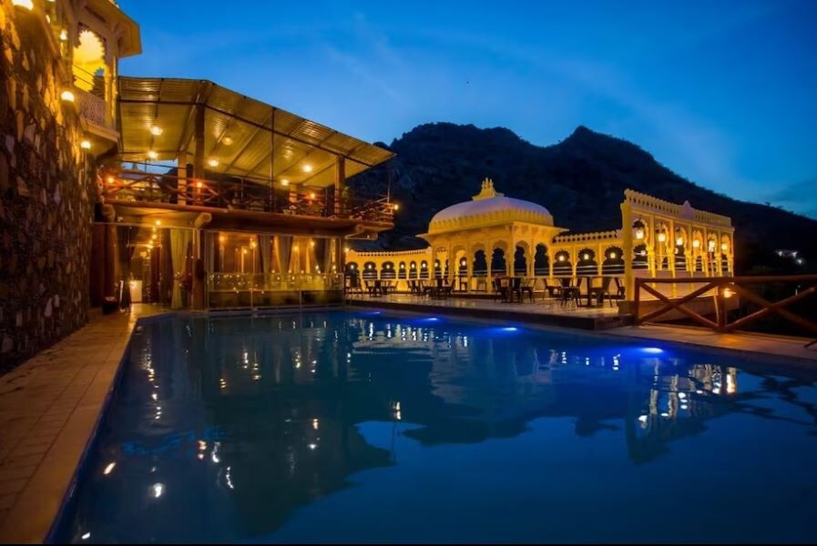 15BR Palatial Stay w Private Pool- Udaipur