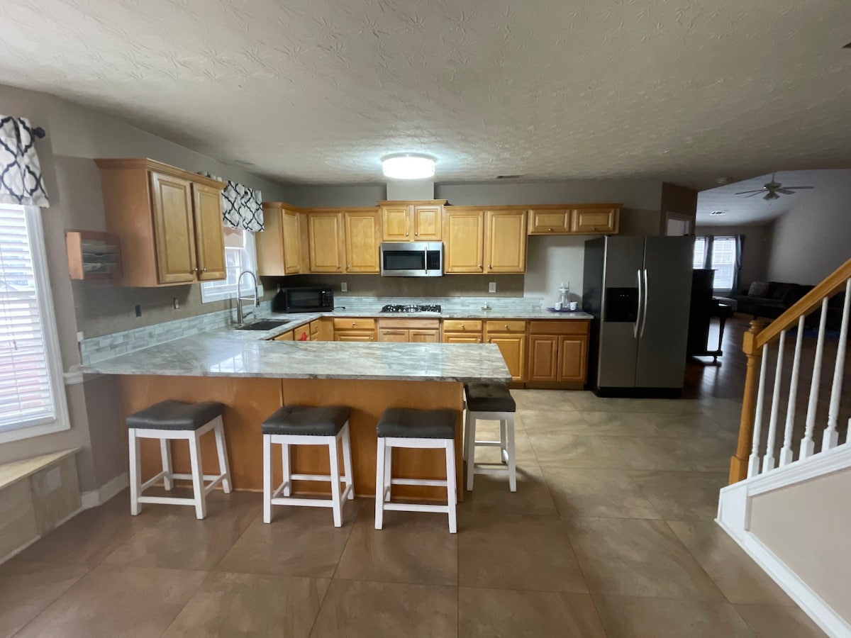 Peaceful & spacious 4Bed/3BA home w/ parking