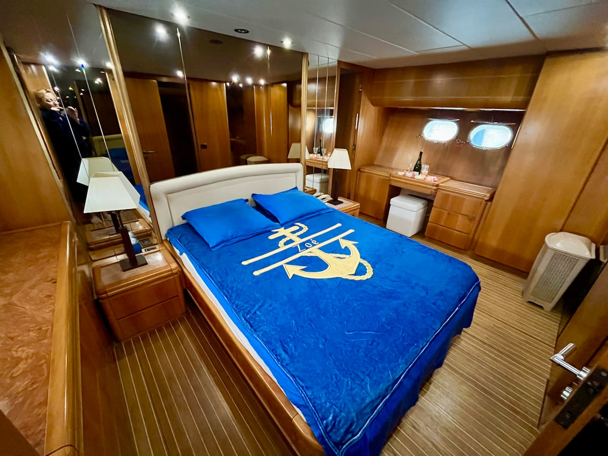 Yacht Marseille Jacuzzi nuitée ou croisière