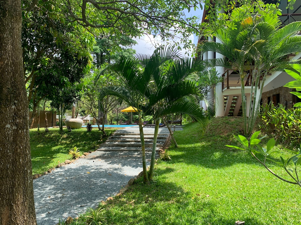 In the tropics single storey villa with pool