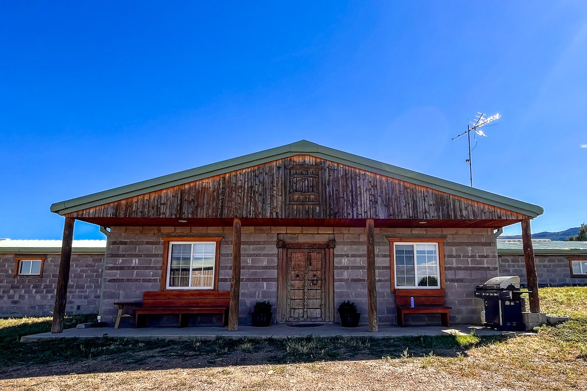La Mesa Bunkhouse & Horse Barn