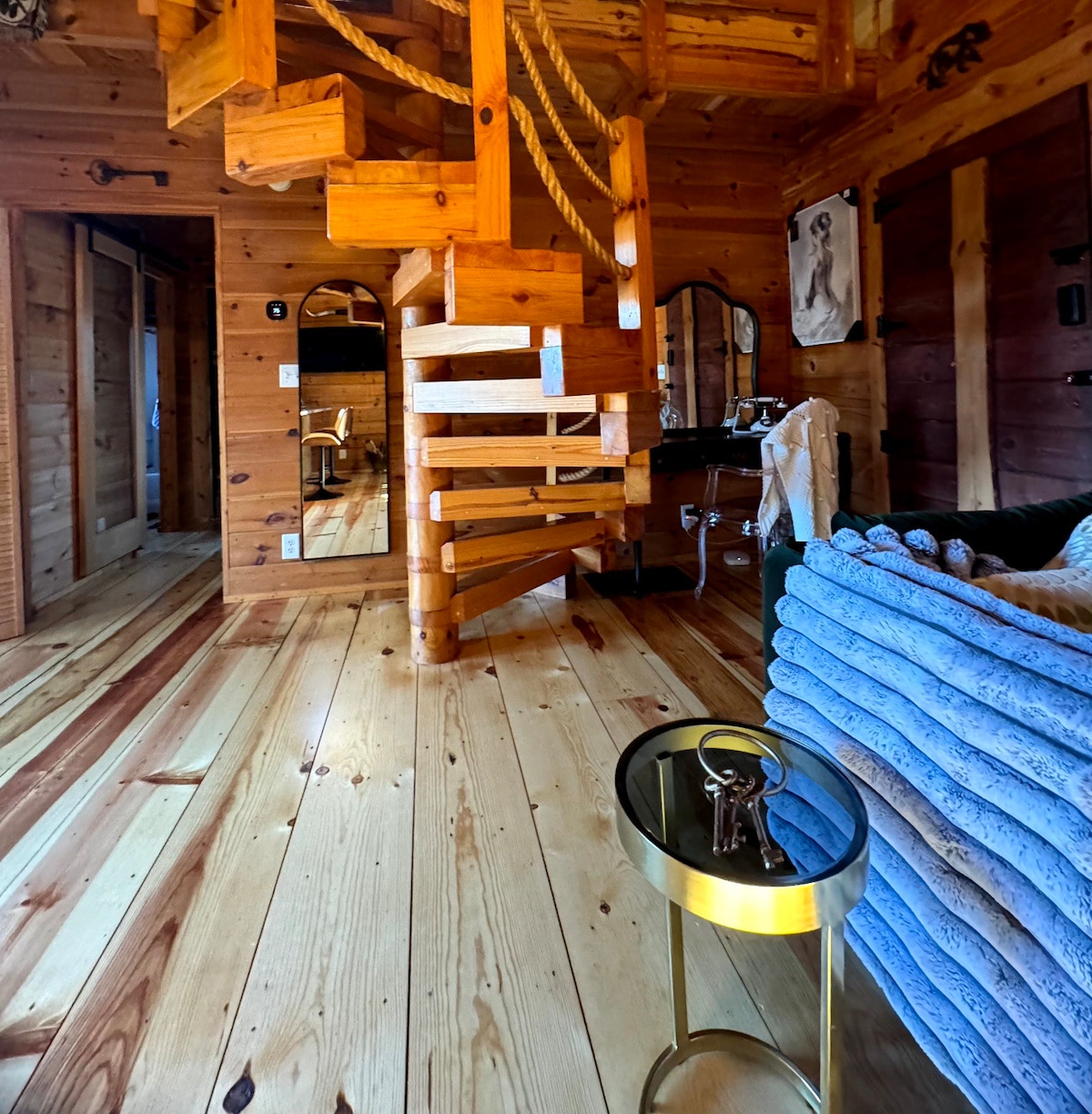 Secret Box Cabin | Adult Themed Romantic Getaway