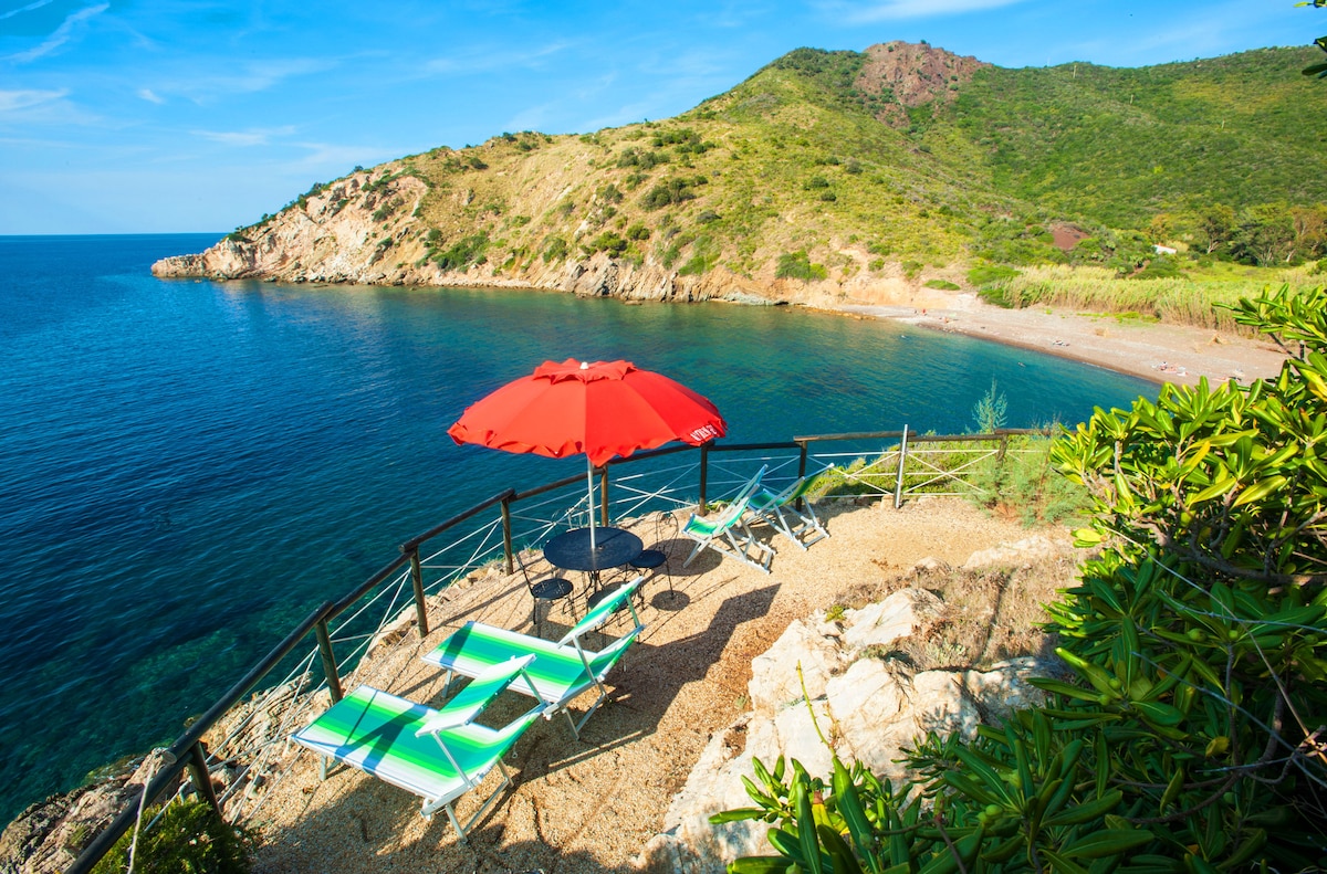 Villa sul mare, terrazza privata sugli scogli