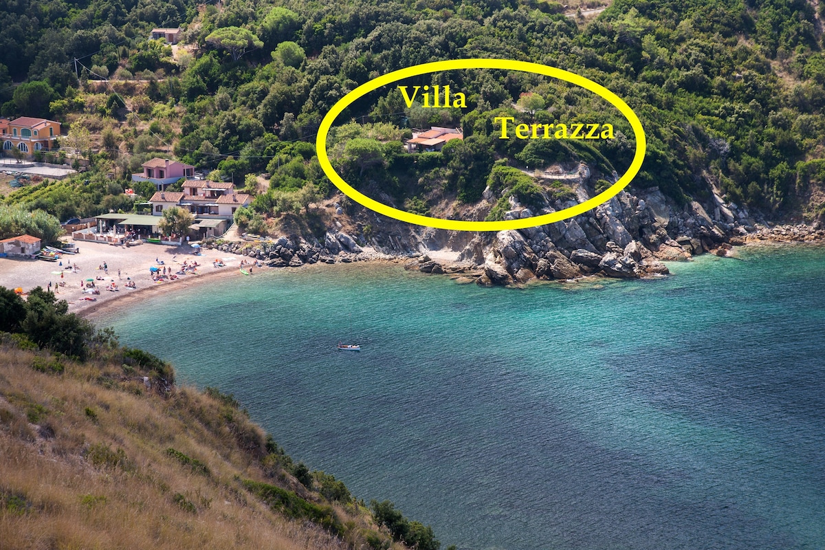 Villa sul mare, terrazza privata sugli scogli