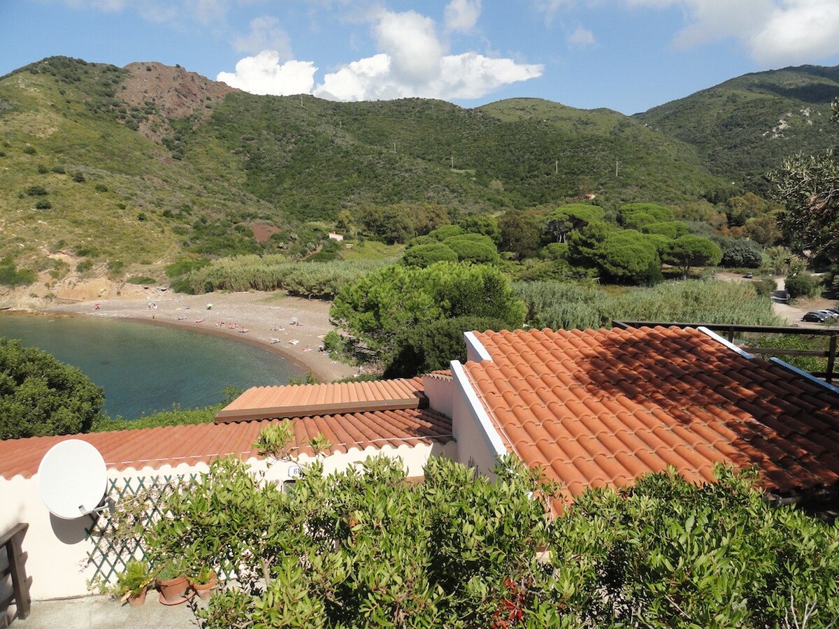 Villa sul mare, terrazza privata sugli scogli