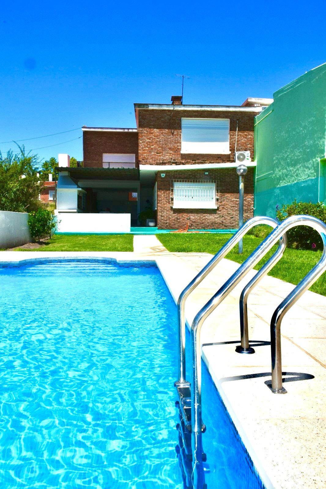 Casa con Piscina y Parrillero