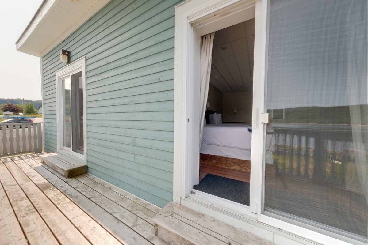 Gros Morne Basecamp -海滨标准双人床套房