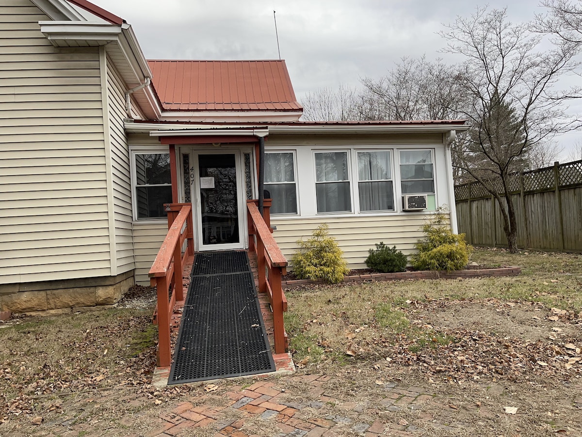 Historic Tucker House in Salem - 2 bedroom