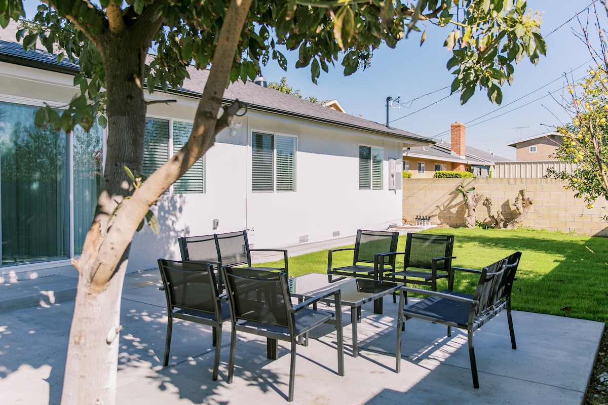 Sleeps 12 | Modern w/comfy vibes | Outdoor Patio