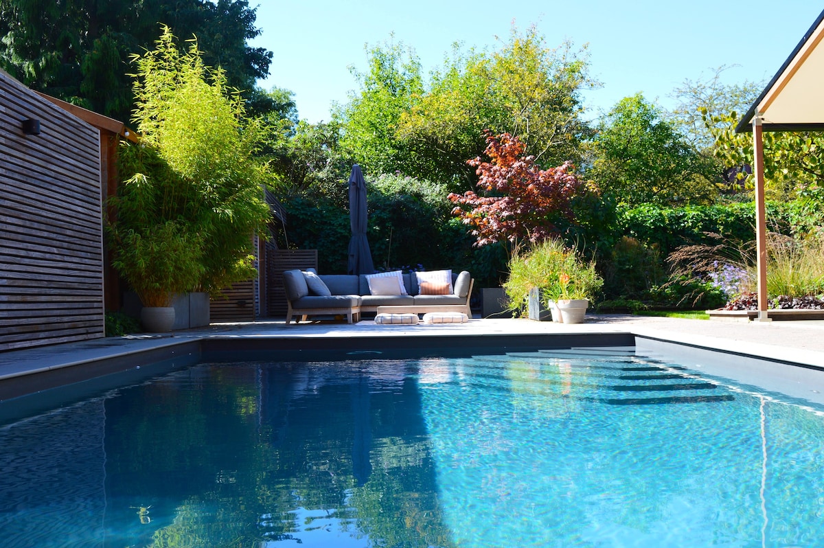 Stunning villa with heated pool