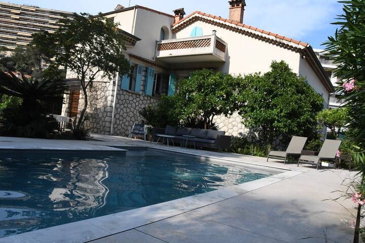 Suite 24m², piscine, parking facile et proche mer