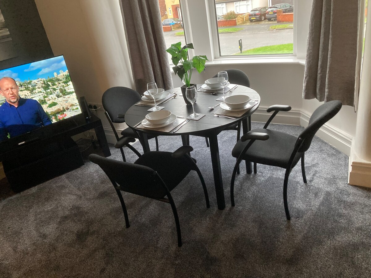 Spacious 3 Bed Apartment in Widnes