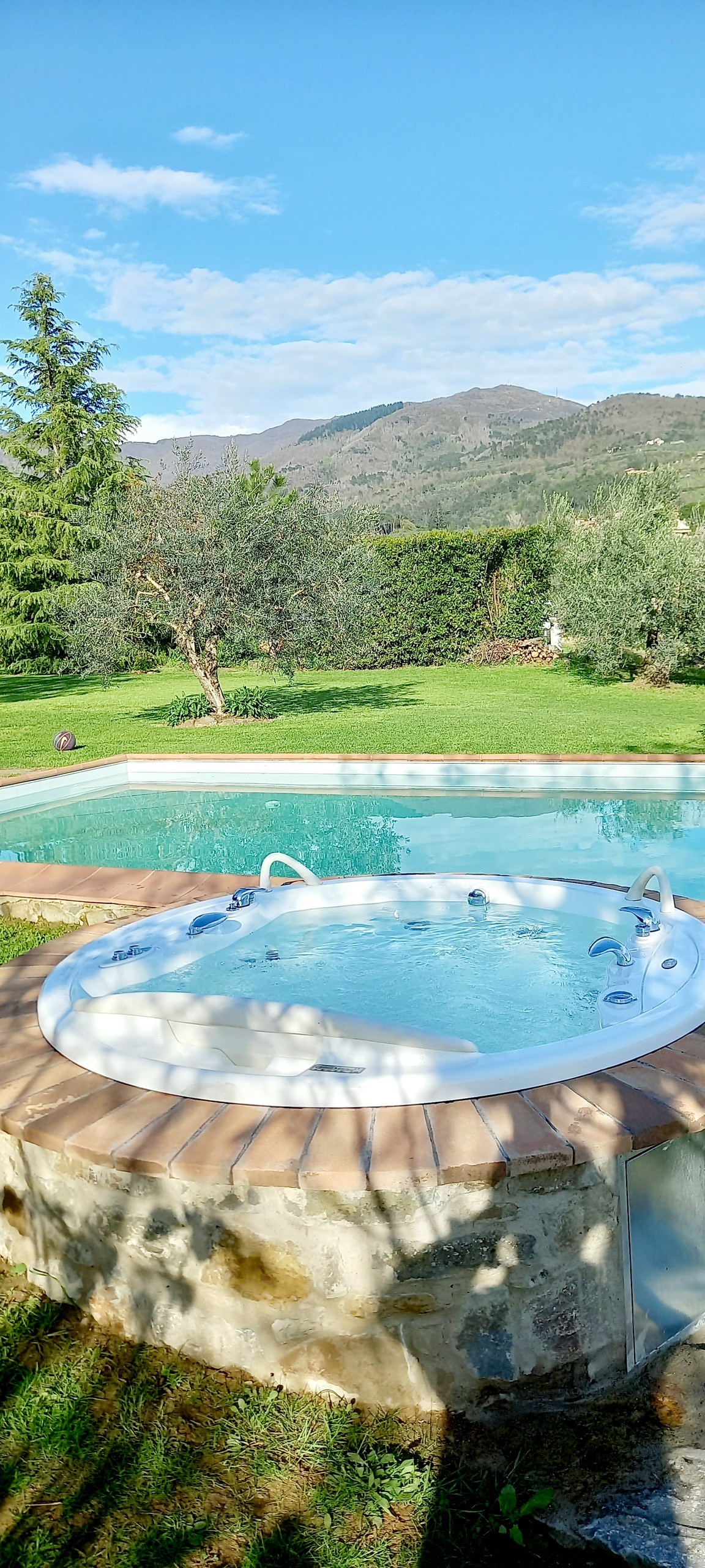 Monolocale con piscina nel verde toscano