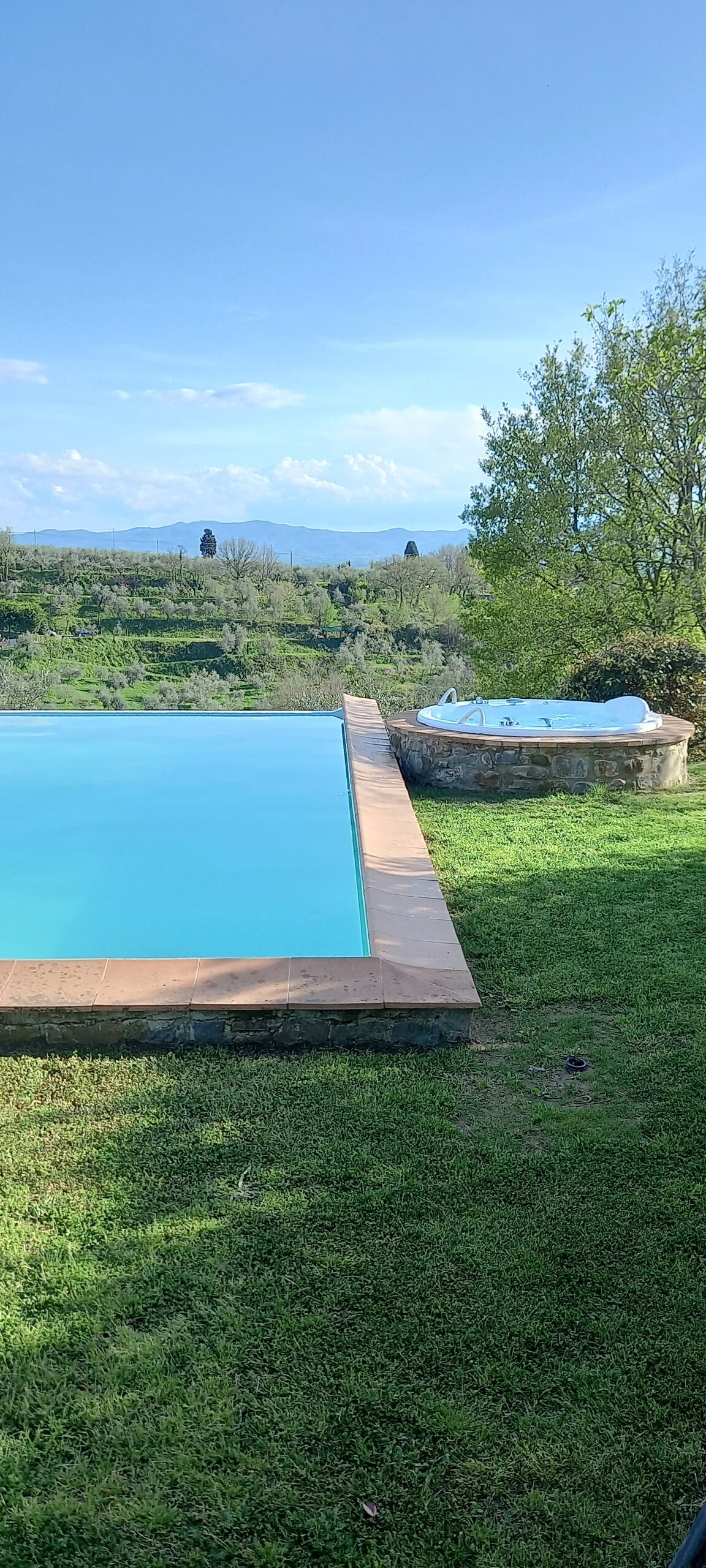 Monolocale con piscina nel verde toscano