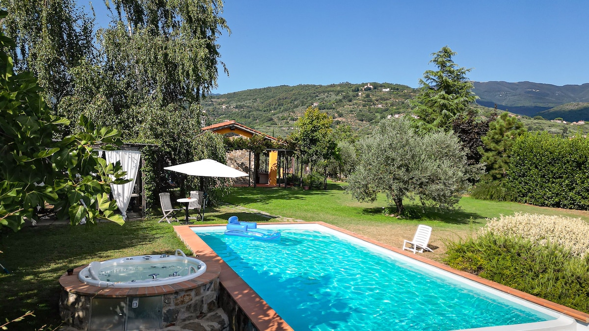 Monolocale con piscina nel verde toscano