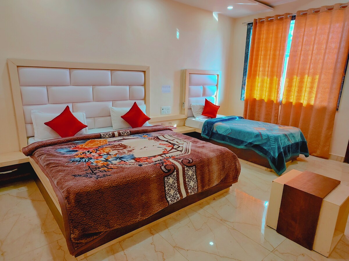 Hotel Raj Mandir Orchha