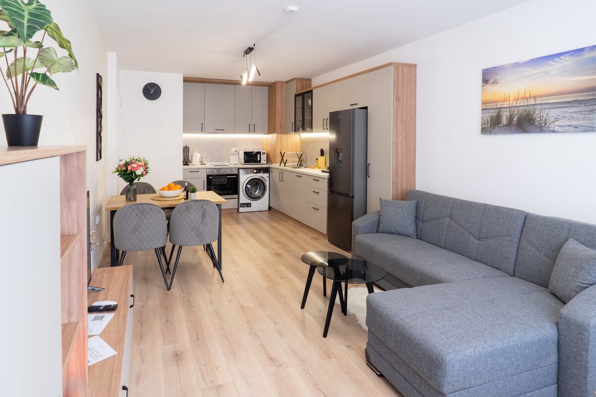 New Modern & Cozy apartment with FREE parking