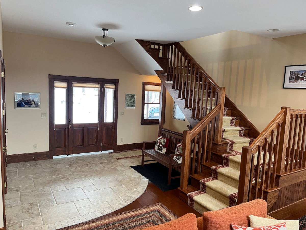 Luxury Chalet, 3 mi Jay Peak