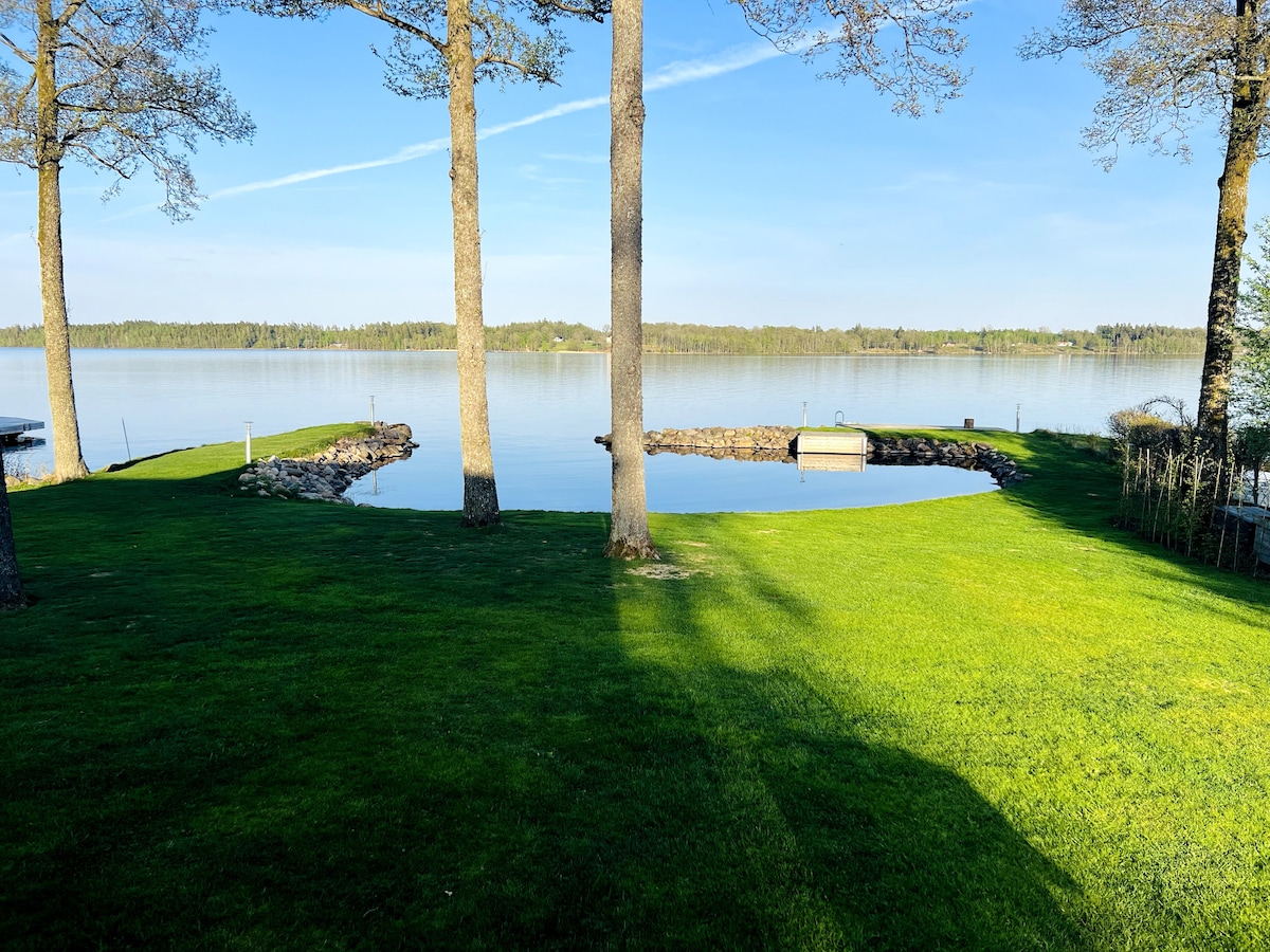 Gästhus i Sunnaryd med roddbåt