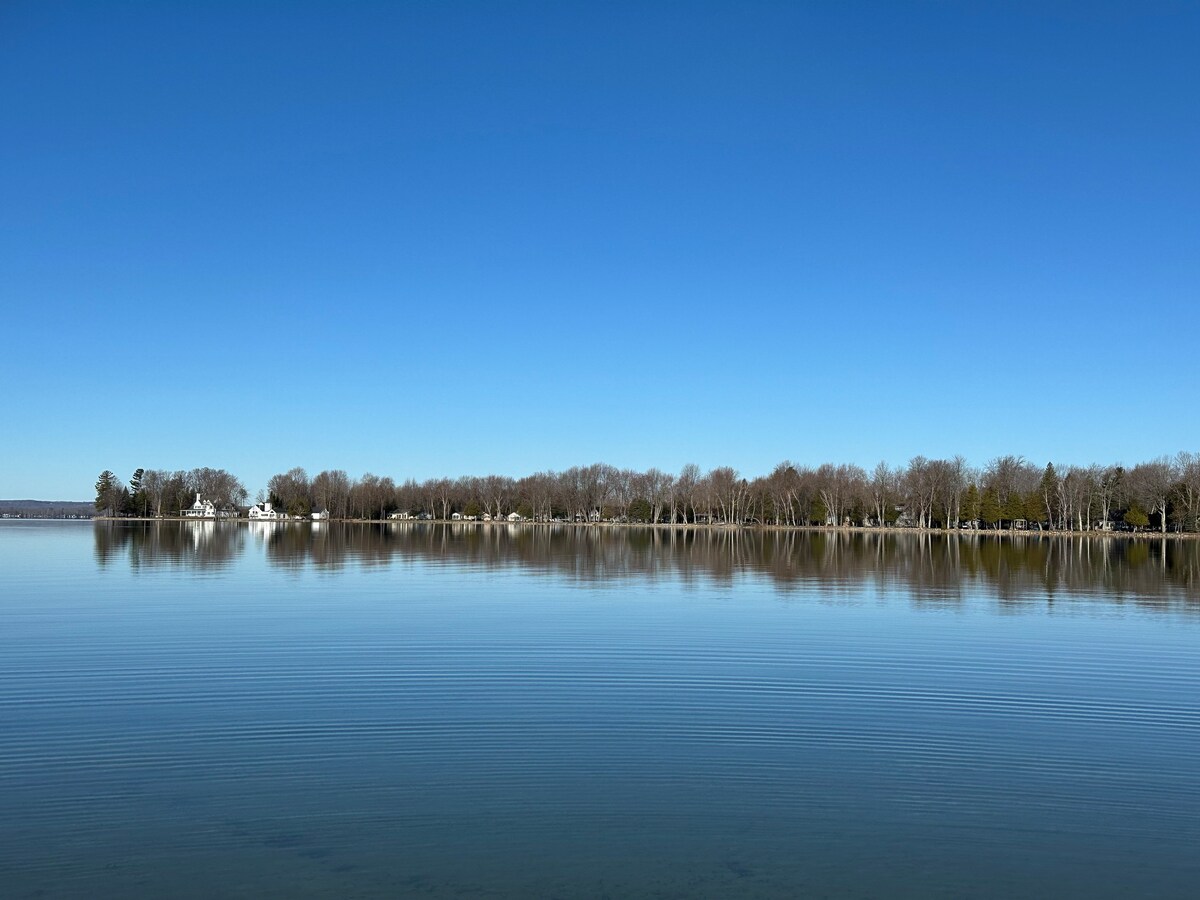 Burt Lake, Lake Front House