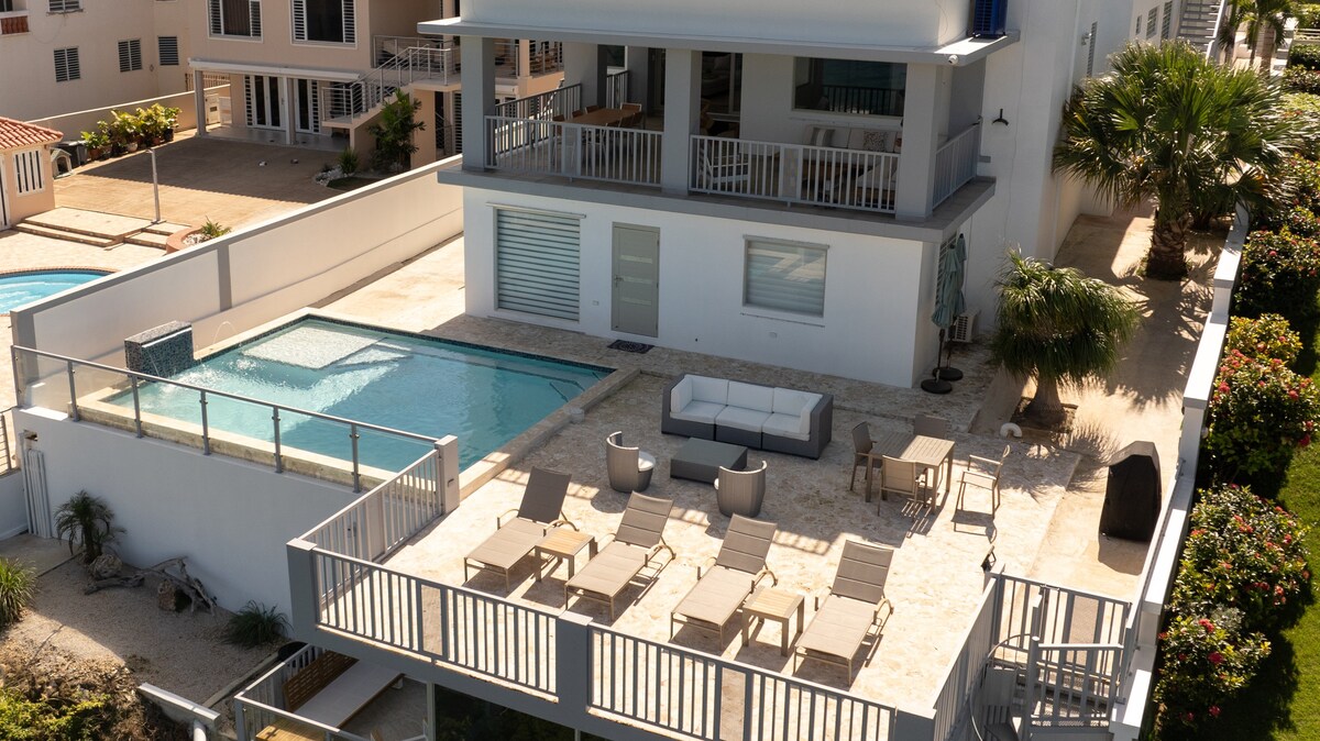 L2 Luxury Villa w/Infinity Pool & Ocean Views